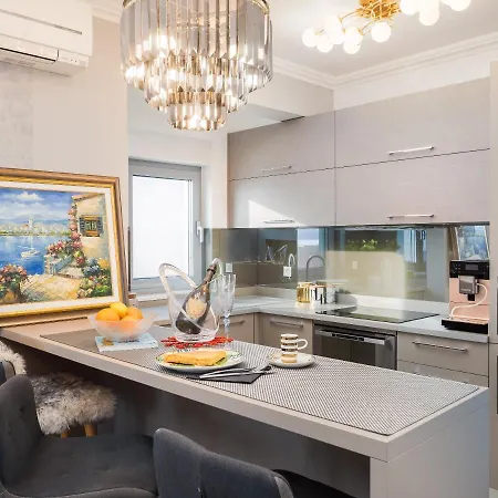 Sara - Luxurious Sea View With Garage Apartman