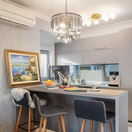 Sara - Luxurious Sea View With Garage Apartman *