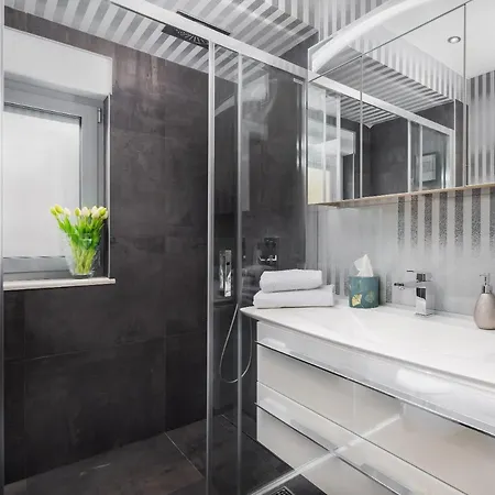 Sara - Luxurious Sea View With Garage Apartman *