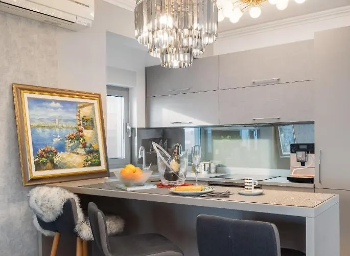 Sara - Luxurious Sea View With Garage Апартаменты *