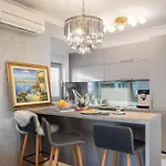 Sara - Luxurious Sea View With Garage Apartman *