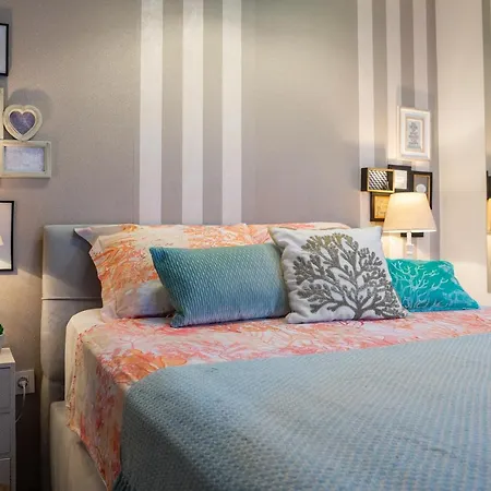 Sara - Luxurious Sea View With Garage Apartman *